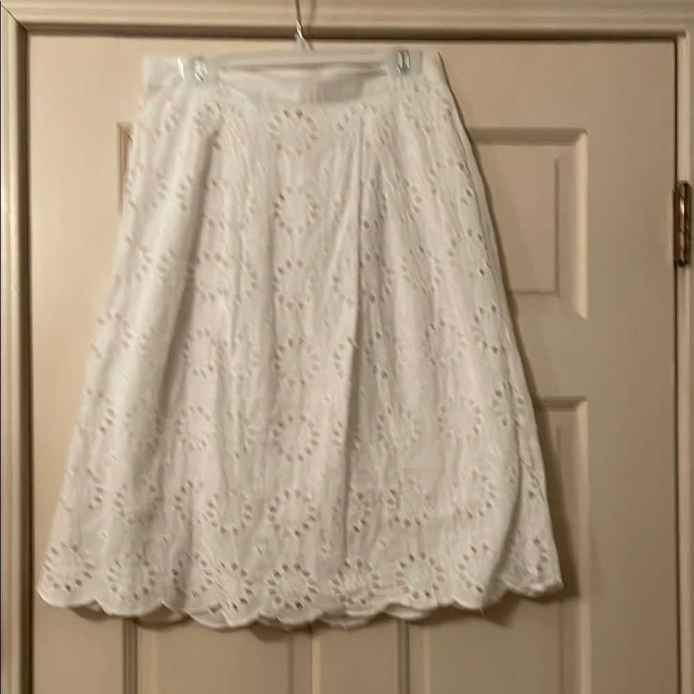 Studio West Eyelet White Knee-Length Skirt—Size Small
